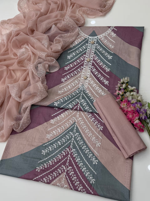 💕 ONLY 2650/-PKR CHIKANKARI LAWN 3 PC 💕