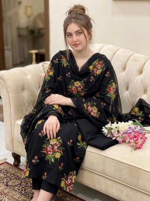 💕 #Handmade Style Cross Stitch Embroidery 🧵 & Sequence Work Lawn 3 Pc Dress 👗