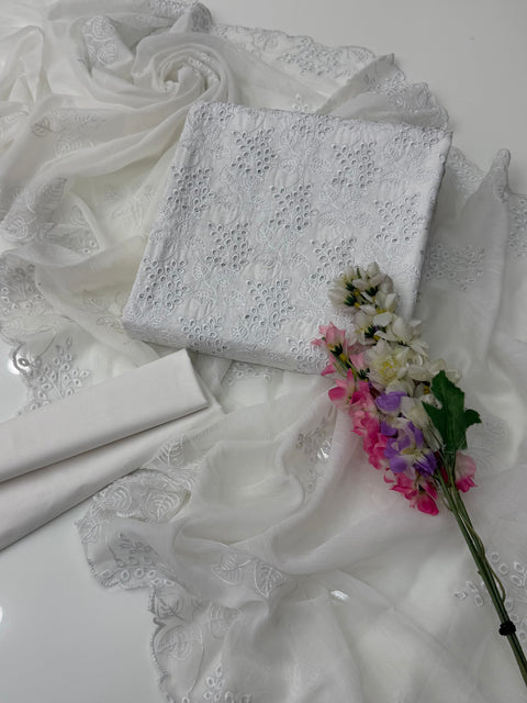 💕 #CHIKANKARI #LAWN 3PC 💕