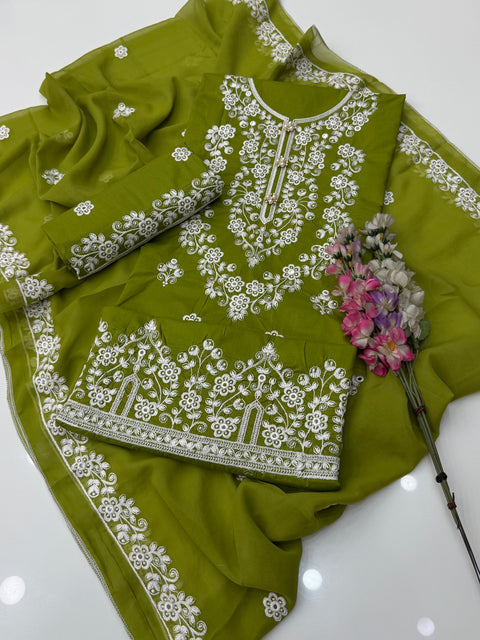 💕 Beautiful Boutique Style Fancy Computer Thread Embroidery 🧵 Lawn 3 PC Dress 👗
