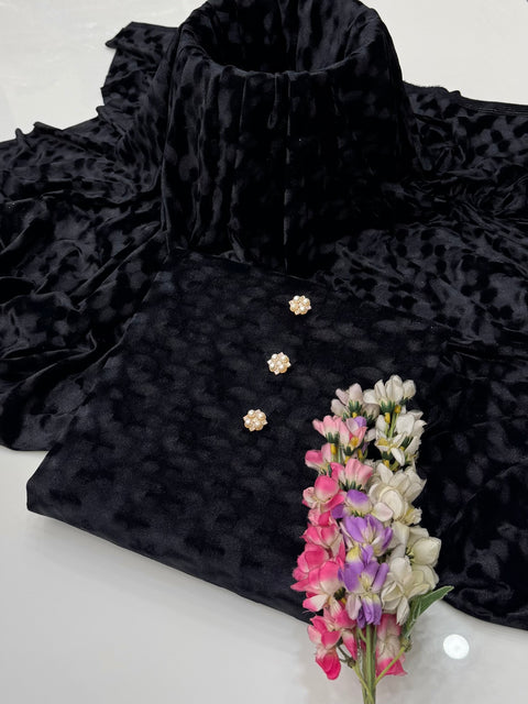 🔥 ONLY 1550/-PKR VELVET 2PC 🔥