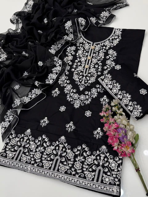 💕 Beautiful Boutique Style Fancy Computer Thread Embroidery 🧵 Lawn 3 PC Dress 👗