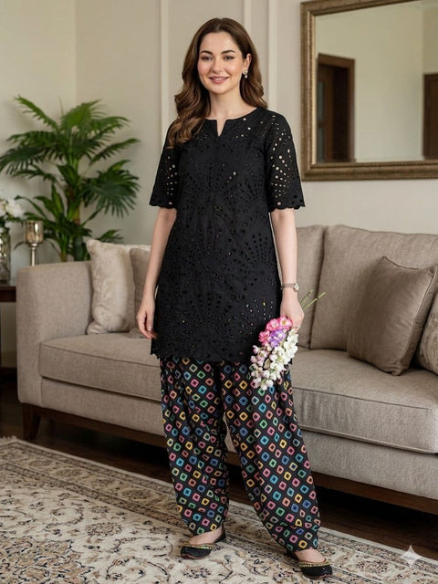 🔥 ONLY #2450/-PKR #CHIKANKARI LAWN 2PC 💕