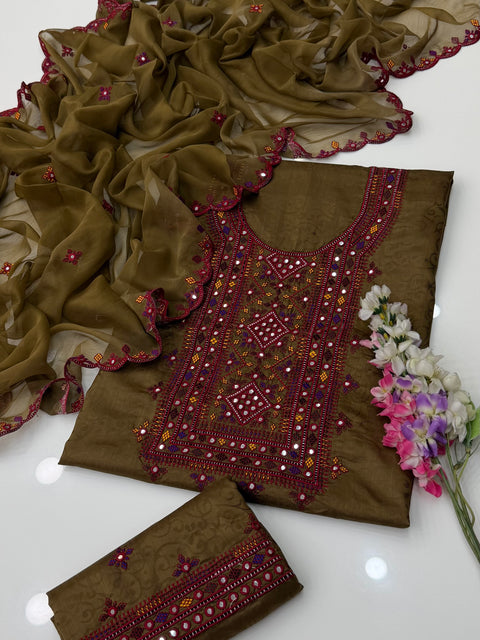Balouchi Style Embroidery 🧵 With Paani Sheesha Work Viscose Linen 3 PC Dress 👗