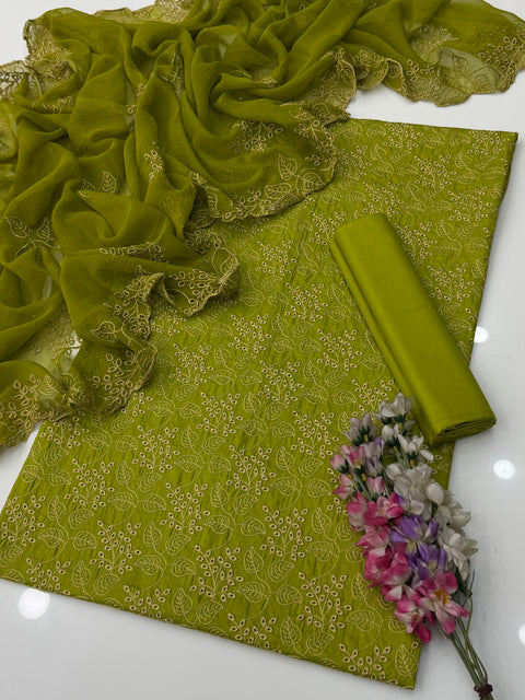 🔥 Most Demanded Article Shiffle Chikankari 🧵 Lawn 3 Pc 👗