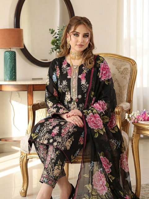 💕 ONLY 2650/-PKR #CHIKANKARI LAWN 3PC 👗