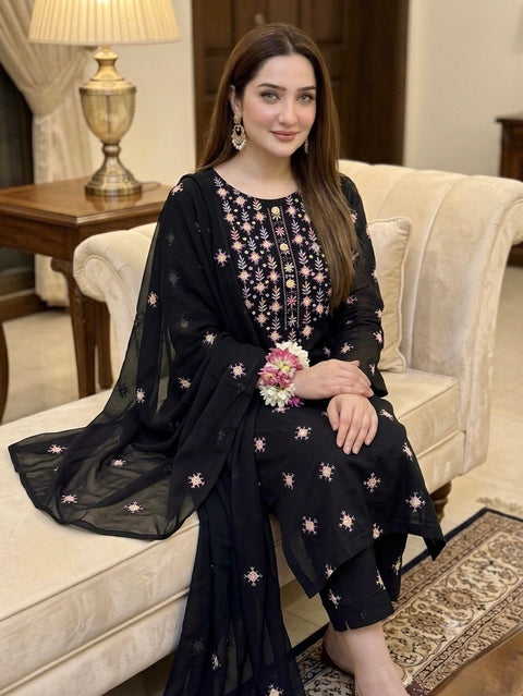 💕 Handmade Traditional Multi Pakka Tanka Thread Embroidery 🧵 Pure Lawn 3 Pc Dress 👗
