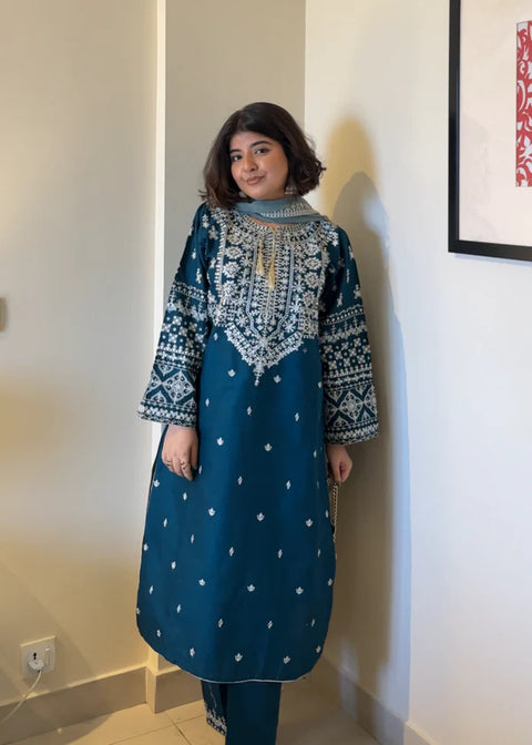 💕 Beautiful Handmade Style Embroidered 🧵Galla & Sleeves Lawn 3 Pc Dress 👗
