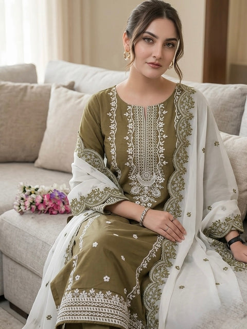 🔥 Most Demanded Article Shiffle Chikankari Lawn 3 Pc 👗