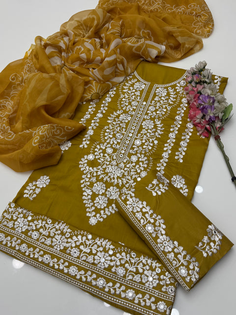 Handmade Style Unique Thread Embroidery 🧵 Lawn 3 Pc Dress 👗