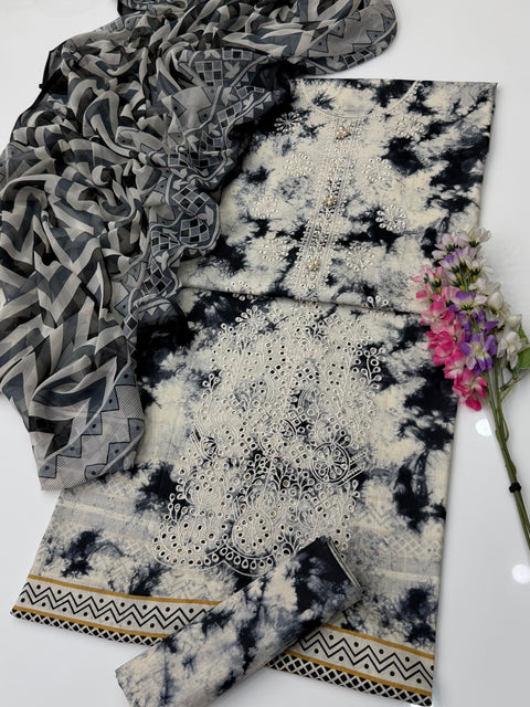 💕 ONLY 2650/-PKR CHIKANKARI LAWN 3PC Dress 💕