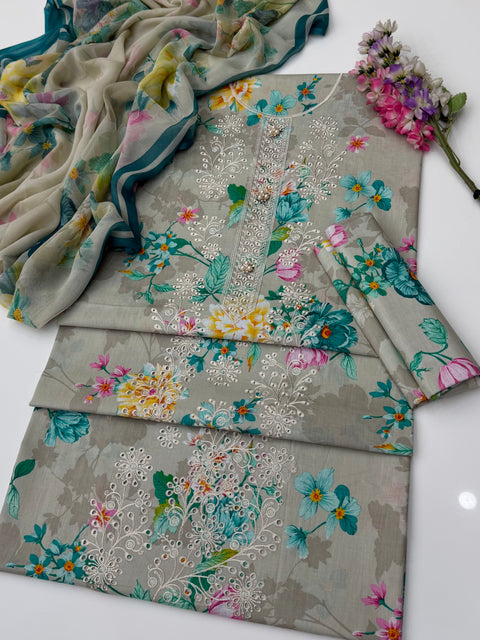 💕 ONLY 2650/-PKR CHIKANKARI LAWN 3PC Dress 💕
