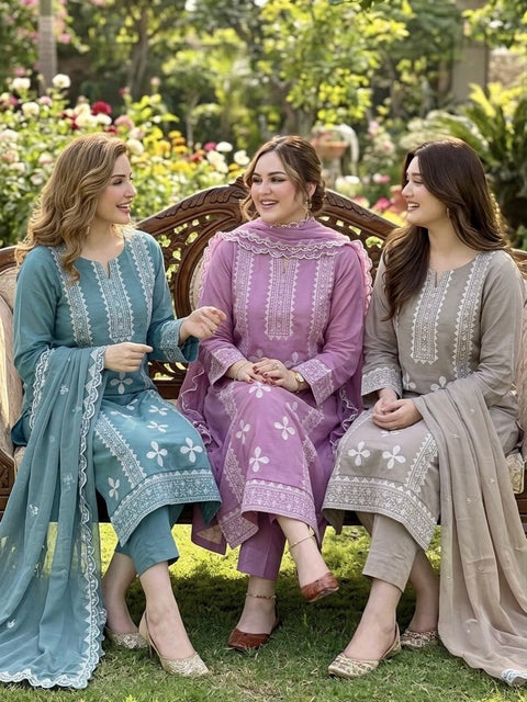 🔥 Most Demanded Applique & Cross Stitch Embroidery 🧵 Lawn 3 Pc Dress 👗
