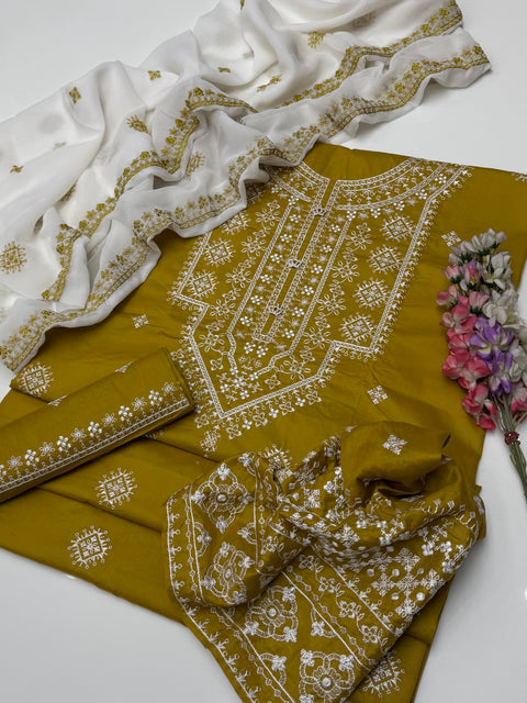 💕 Beautiful Handmade Style Embroidered 🧵Galla & Sleeves Lawn 3 Pc Dress 👗