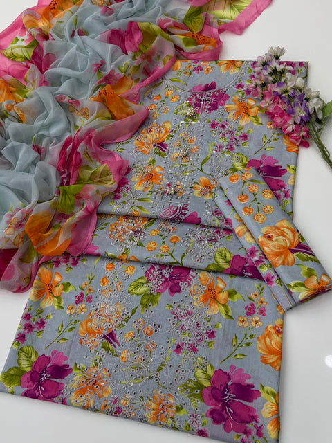💕 ONLY 2650/-PKR CHIKANKARI LAWN 3PC Dress 💕