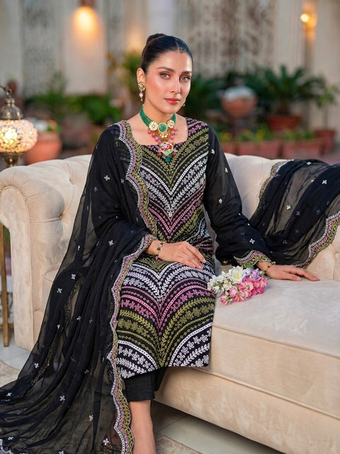 Maria.B Hit Code Shiffle Chikankari Boring Jaal Lawn 3 Pc 👗
