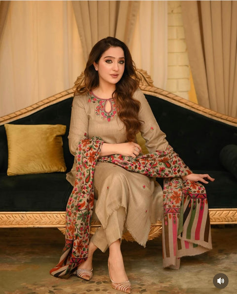 Boutique Style Embroidery 🧵 Galla With Booti Lawn 3 Pc