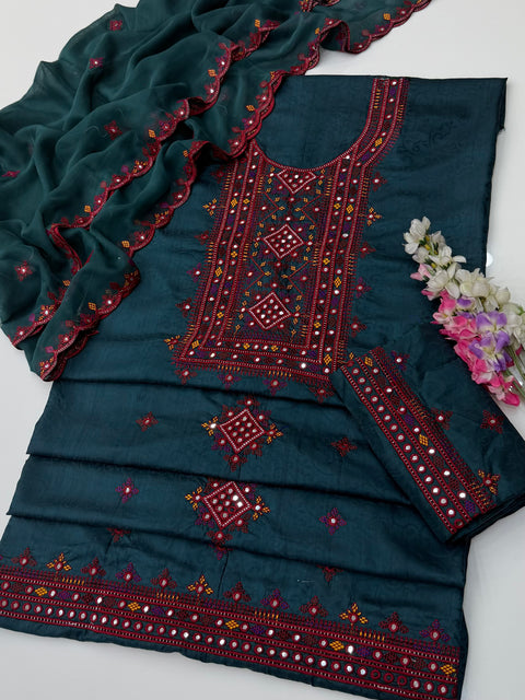 Balouchi Style Embroidery 🧵 With Paani Sheesha Work Viscose Linen 3 PC Dress 👗